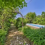 Mitoyen - 4 Personnes - Piscine Commune