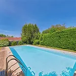 Mitoyen - 4 Personnes - Piscine Commune