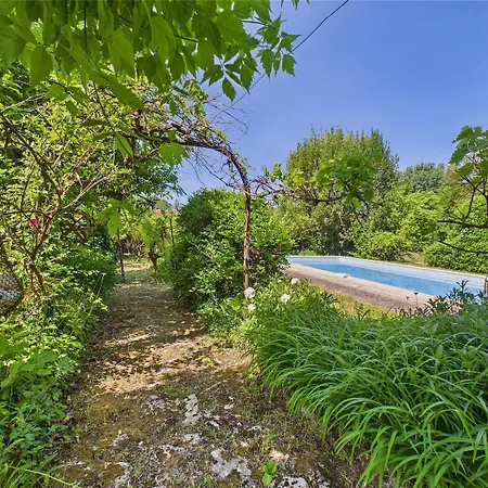 Mitoyen - 4 Personnes - Piscine Commune