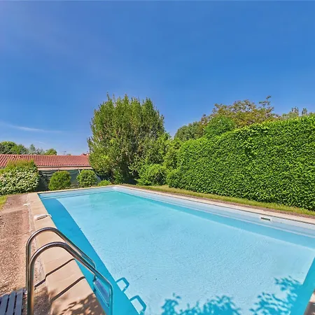 Mitoyen - 4 Personnes - Piscine Commune