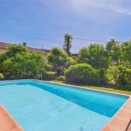 Mitoyen - 4 Personnes - Piscine Commune Montignac-Lascaux