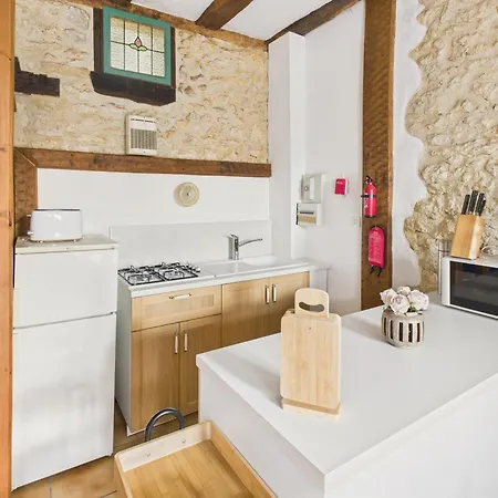 Mitoyen - 4 Personnes - Piscine Commune Holiday home Montignac-Lascaux