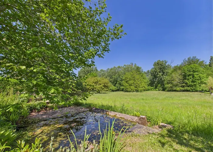 Mitoyen - 4 Personnes - Piscine Commune *