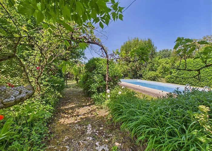 Mitoyen - 4 Personnes - Piscine Commune