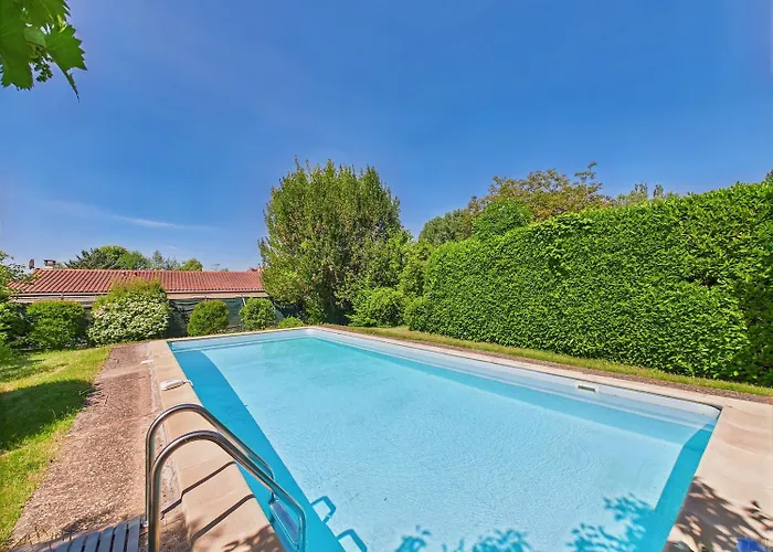 Mitoyen - 4 Personnes - Piscine Commune